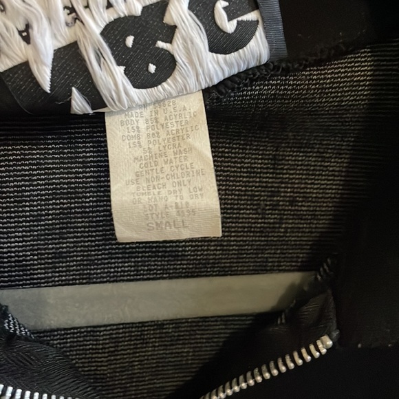 Black/white zip up top. Size S. - Picture 4 of 6